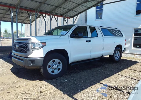 2018 Toyota Tundra Sr 5.7L V8 из США, поврежденный, VIN 5TFCY5F15JX023091
